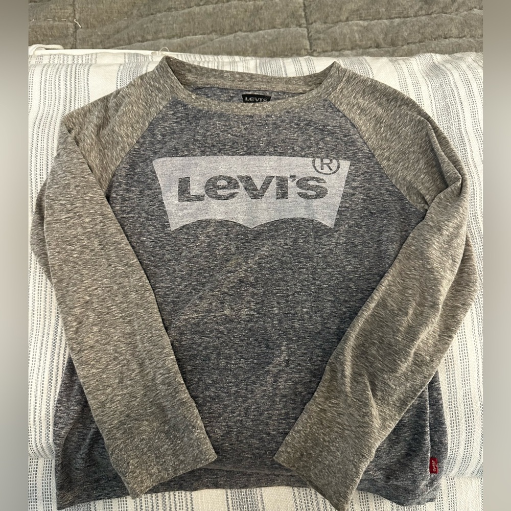 Levi’s long sleeve T-Shirt. Youth Small